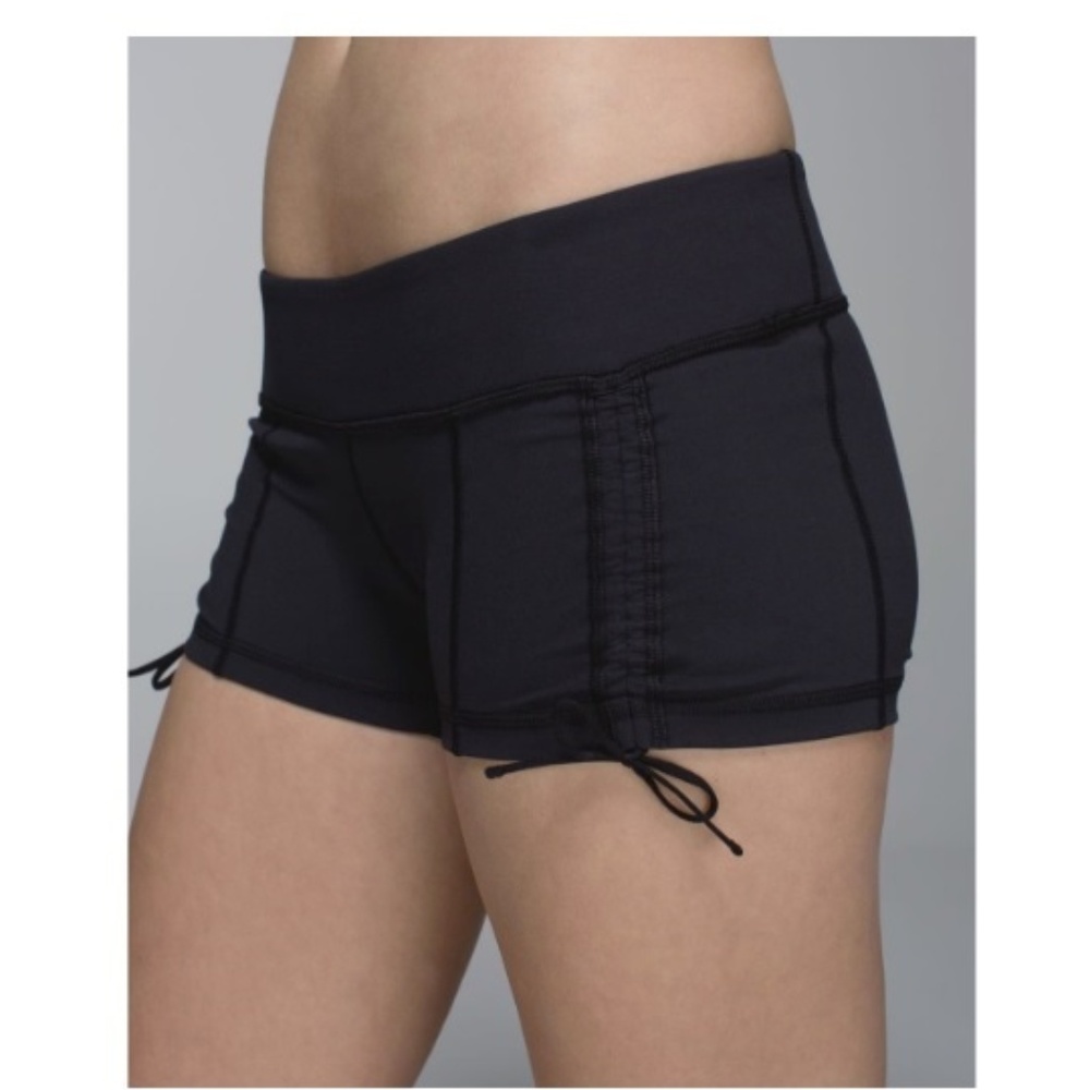 Lululemon Hot Hot Short (6) Black